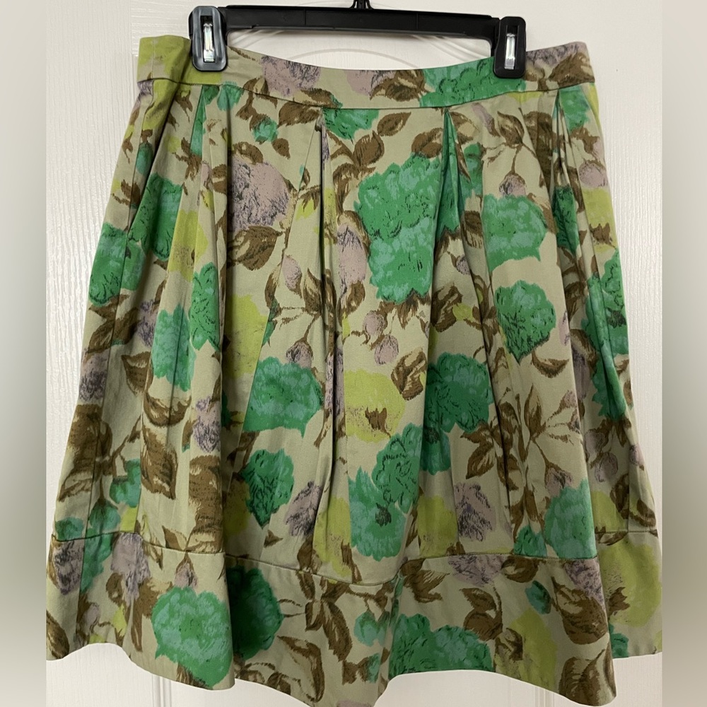 Odille green floral pleated skirt, Size 8.
